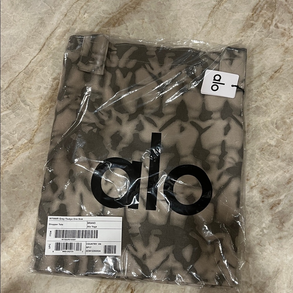 ALO Yoga Black and Gray Camo Tote